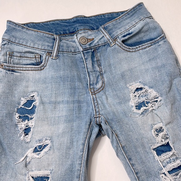 Time and Tru Bermuda Shorts Distressed Blue denim shorts size 4 - Picture 5 of 6